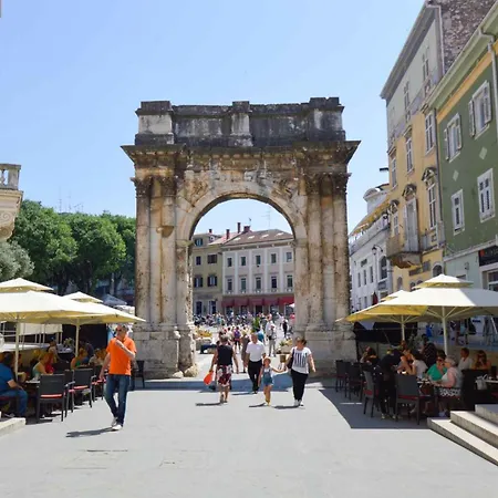 Pula 11