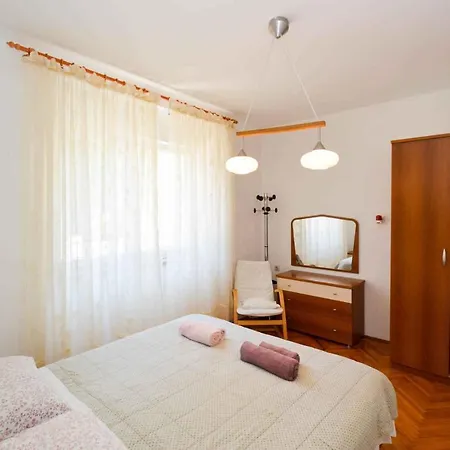 11 * Pola